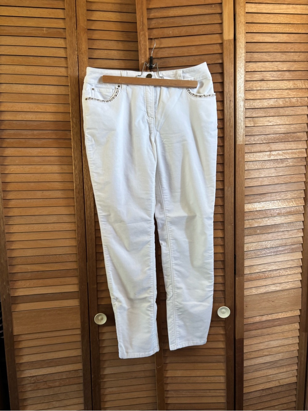Chico's White Cropped Slim Jeans with Pocket Beading